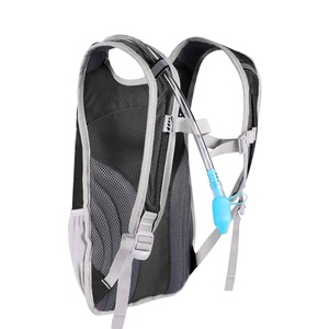 MUESTRA GRATUITA Mochila de Hidratación Ligera con Bolsa de Agua de 2L para Hombres y Mujeres - Product Image 3