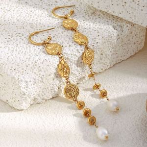 Pendientes Largos de Estilo Vintage con Piedras Naturales y Perlas, Acero Inoxidable con Baño de Oro de 18K y Textura Martillada para Mujer - Product Image 2