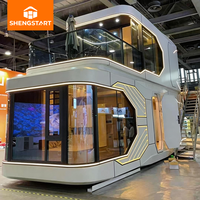 Capsule spatiale futuriste à deux étages de 20 pieds et 40 pieds pour hôtels et Airbnb, avec panneaux solaires, cuisine et salle de bain, maison conteneur