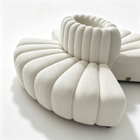 Ensemble de canapés sectionnels de luxe à capitonnage en cannelures courbes, rembourrés crème, pour salon d'appartement, mobilier moderne pour hôtel et salon de mariage