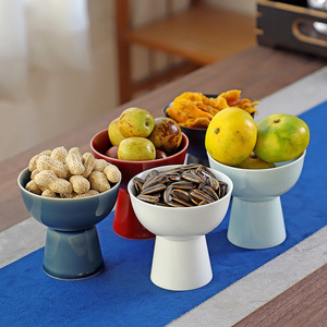 Plato de cerámica china con base alta para frutas, redondo, de porcelana, estilo tradicional, para servir aperitivos y postres en fiestas. - Product Image 1