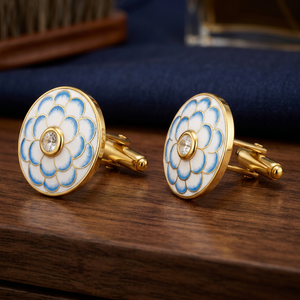 Boutons de manchette ronds en laiton plaqué or, faits à la main, avec émail bleu et blanc, motif floral lotus et zircon cubique, pour hommes - Cadeau idéal pour fête d'anniversaire ou fiançailles - Product Image 6