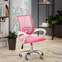 Chaise de bureau moderne et bon marché en maille chromée rose avec dossier à ailes, hauteur réglable et base pivotante