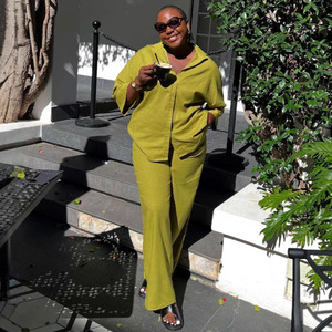 Vêtements pour femmes africaines grandes tailles, chemise boutonnée à col uni, pantalon long décontracté, ensemble deux pièces simple et élégant. - Product Image 1