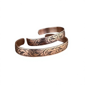 Brazalete Terapéutico de Cobre Puro con Diseño Artesanal de Hojas en Espiral, Joyería Metálica de Moda con Diseño Exquisito - Product Image 1