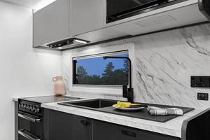 <span class=keywords><strong>Remolque</strong></span> de viaje de fibra de vidrio <span class=keywords><strong>todoterreno</strong></span> para caravana familiar de lujo Negro con luces LED y suspensión independiente - Product Image 5