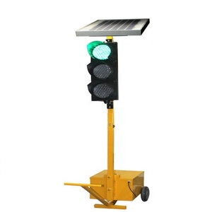 Feux de signalisation solaires portables en vente Feux de circulation solaires mobiles faciles à utiliser - Product Image 1