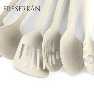 Set di 6 Utensili da Pasticceria Resistenti al Calore, Ecologici e Riutilizzabili, in Plastica Beige con Impugnatura PC, Modello Zhejiang C-12 - Product Image 5