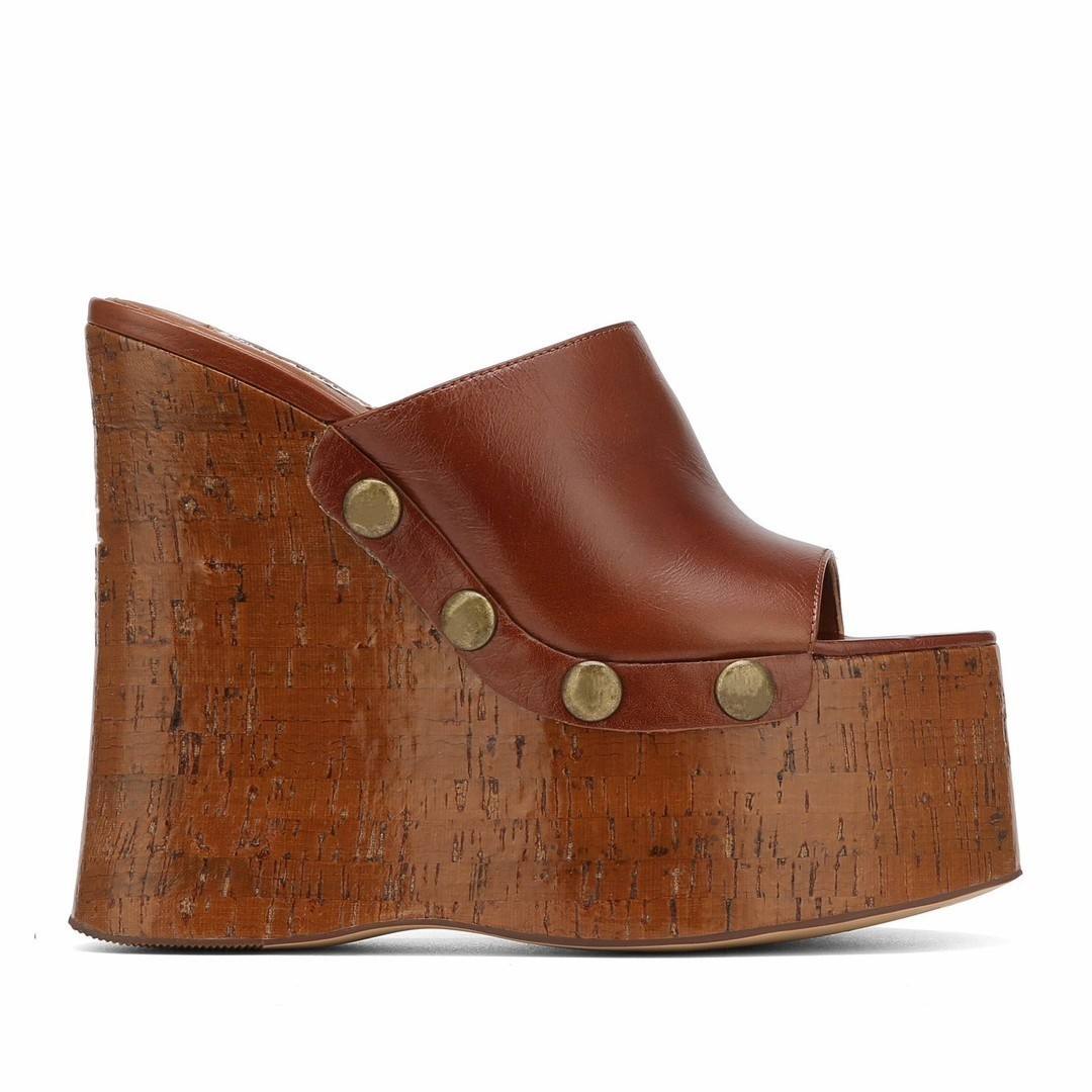 สีน้ำตาลอ่อน