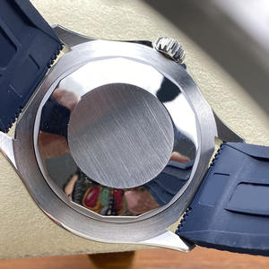 Montre de plongée sportive vintage de Shanghai en gros, 42 mm, à remontage automatique, étanche 30 bars, en acier inoxydable, avec aiguilles en saphir - Product Image 4