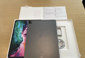 แท็บเล็ตมือสองรุ่น <span class=keywords><strong>Pro</strong></span> ขนาด <span class=keywords><strong>12.9</strong></span> นิ้ว ปี 2020 คุณภาพเกรด A+ ปลดล็อคแล้ว ระบบปฏิบัติการ IOS รองรับ <span class=keywords><strong>WiFi</strong></span> แบตเตอรี่ใช้งานได้ 7-9 ชั่วโมง ช่องเสียบ USB Type-C ทนทานต่อการตกกระแทก ความละเอียดหน้าจอ 2732x2048 กล้อง 12.0MP - Product Image 2