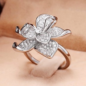 Anello con Design a Fiore di Camelia, Stile Elegante, Anello per Dito Indice da Donna - Product Image 2