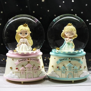 Tùy Chỉnh Nhựa Âm Nhạc Quả Cầu Tuyết LED Giáng Sinh Trang Trí Món Quà Sơn Đồ Trang Trí Mô hình Thủ Công Sử Dụng - Product Image 1