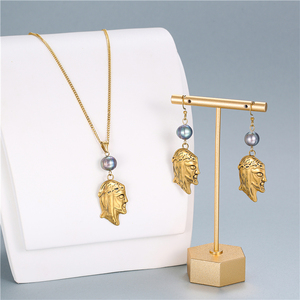 Colgante de acero inoxidable con personalidad de oro de 18K, pendientes <span class=keywords><strong>hipster</strong></span> con cabeza de Jesús, moda urbana europea y americana, venta al por mayor - Product Image 1