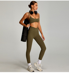 Soutien-gorge de sport ajustable pour femme, à bretelles fines croisées dans le dos, col en U, avec coussinets amovibles, à faible impact, idéal pour le Pilates, l'entraînement et le yoga, coupe courte - Product Image 3