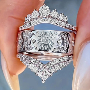 Anello con design a corona solare a tre strati per donna - Product Image 1