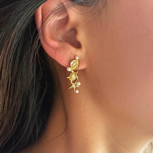 Pendientes de Perlas y Estrellas de Mar de Acero Inoxidable con Baño de Oro de 18K al Vacío, Estilo Europeo Americano, Modernos para Aniversario o Vacaciones en el Océano - Product Image 1