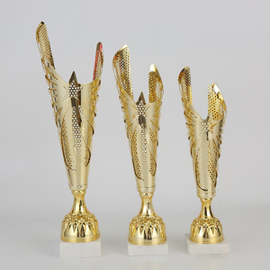 Yiwu Collection métal tasse et tige en plastique or trophée récompense trophée trophée tasses sport - Product Image 1
