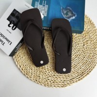 Tongs blanches en gros pour invités de mariage, sandales tongs pour femmes, chaussons d'hôtel personnalisables