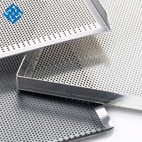 Maille de plafond perforée décorative en métal Modèle de trou personnalisable Panneau de maille décoratif en tôle d'aluminium