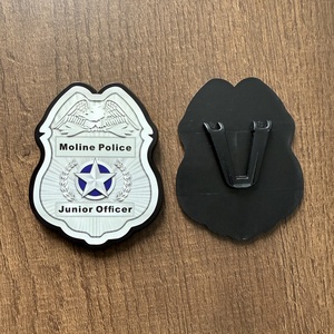 Médaille personnalisée en plastique moulé par injection, finition or et argent brillant, pour le bureau du shérif, éco-responsable et patriotique, modèle Junior Deputy - Product Image 6