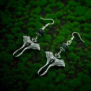 Pendientes Colgantes Vintage de Mariposa Calavera y Esqueleto para Mujer - Joyería de Aleación Inspirada en Emo, Regalo, Accesorio de Moda - Product Image 2