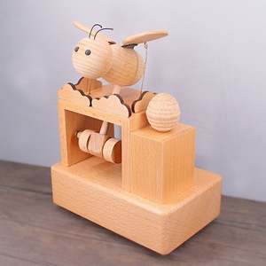 32 chansons dans la boîte à musique électrique Jouez à des jouets nouveaux et étranges Cadeau de la journée internationale des enfants Diligent Honey Music Box - Product Image 3
