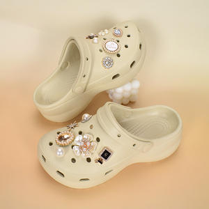 Sabots blancs pour femmes avec perles et strass, semelle épaisse, sandales respirantes en EVA, bout fermé, pantoufles d'été - Product Image 2