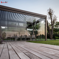 Pergola motorisée en aluminium OEM en gros avec toit rétractable et finition thermolaquée pour balcon et restaurant