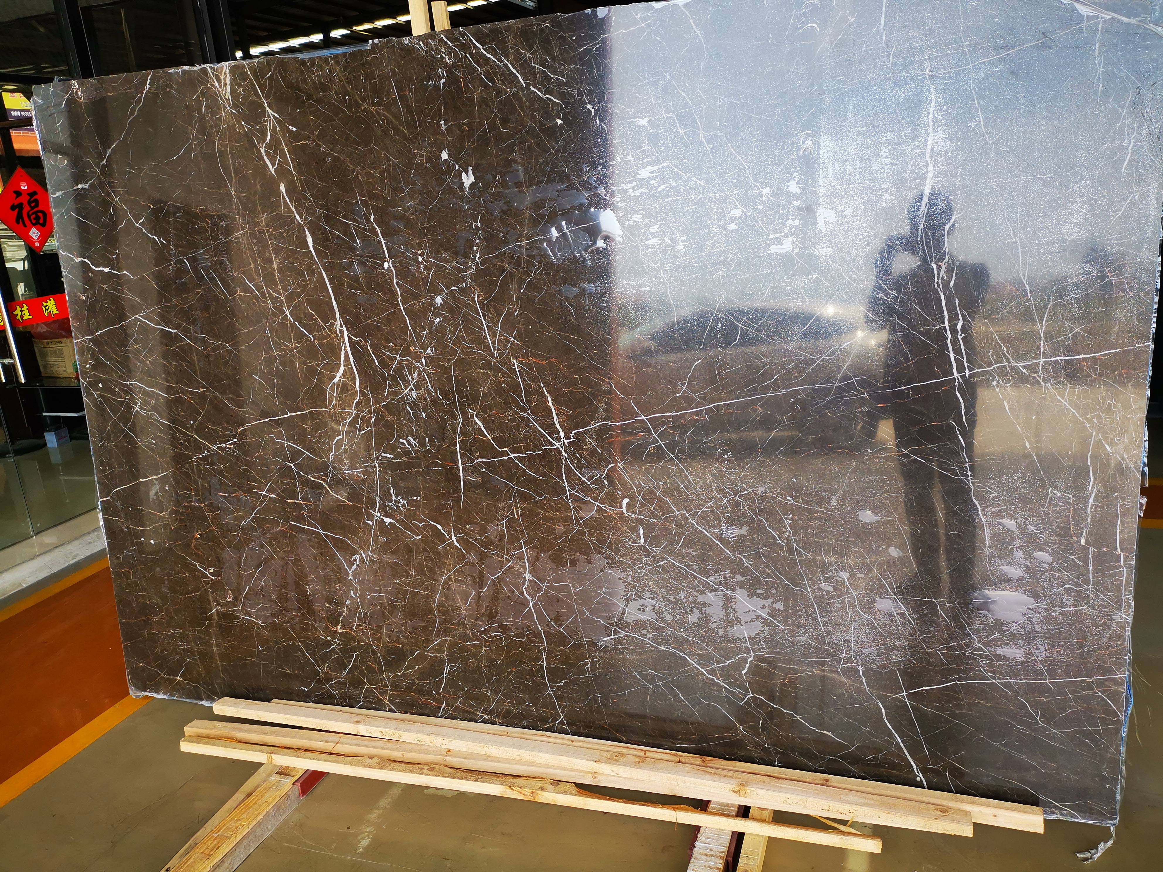 สีน้ำตาล