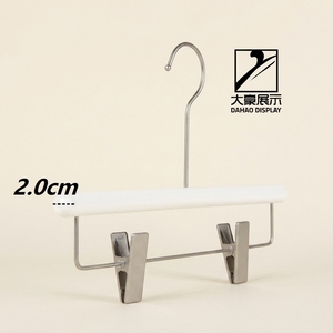 Cintre de luxe en <span class=keywords><strong>bois</strong></span> massif blanc avec pince antidérapante <span class=keywords><strong>sous</strong></span> le cylindre pour robes de mariée et présentation de vêtements - Product Image 2