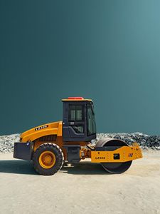 6-Tonnen-Vibrationswalze mit einer Trommel Stabiler Betrieb an rauen Oberflächen Neigt die Vibrations frequenz von 50Hz - Product Image 3