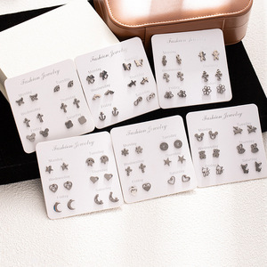 Collection de boucles d'oreilles clous tendance pour femmes, en acier inoxydable, style coréen, motif cœur animal, non répétitives, pour la semaine - Product Image 1