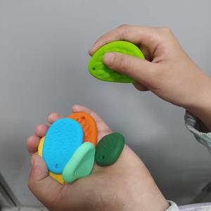 Paquete de 6 Juguetes Sensoriales Texturizados Suaves para Aliviar el Estrés en Niños con <span class=keywords><strong>Autismo</strong></span>, con <span class=keywords><strong>1</strong></span> Cordón Negro y <span class=keywords><strong>1</strong></span> Llavero - Product Image 2