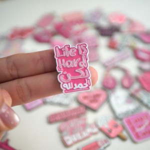 Pin in Smalto Morbido Personalizzato di Tendenza |   Nuovo Design 2026 con Zampa/Citazione Carina |   Adesivi Personalizzati per Telefono all'Ingrosso per Ragazze e Regali - Product Image 4
