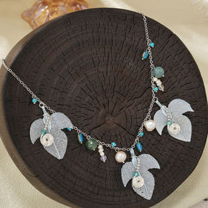 Joyería Botánica Estilo Fairycore, Delicada <span class=keywords><strong>Cadena</strong></span> con Perlas Naturales de Agua Dulce, Circonita, Cristal, Hoja Real y Flor Chapada en Platino - Product Image 2