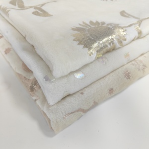 Tela de Franela con Lámina Dorada de Girasol, Material 100% Poliéster Súper Suave y Acogedor para Mantas, Cojines y Manualidades - Product Image 1