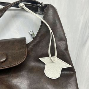 Nuevo Adorno Colgante Pequeño para Bolso con Forma de Casa, Llavero de Cuero PU, Decoración para Mochila y Bolso de Mano - Product Image 4