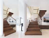 Escalier en spirale moderne en bois massif avec rampe en bois - Solution d'escalier intérieur sûre, durable et écologique pour villa et appartement - Disponible en ligne