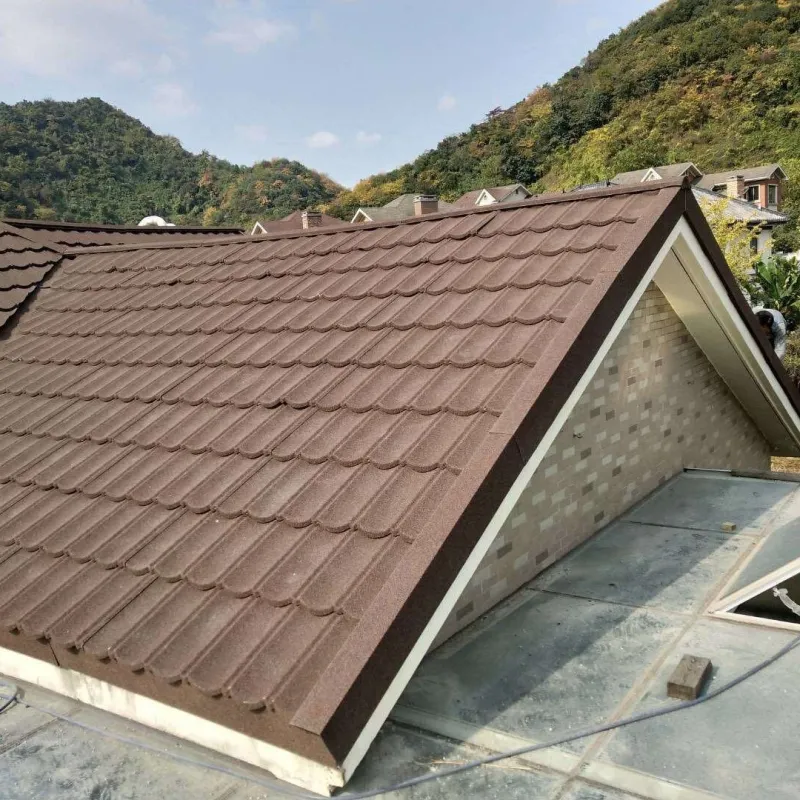 Batu dilapisi ubin atap logam Ridge Hip lini produksi Euro atap logam untuk perumahan atap