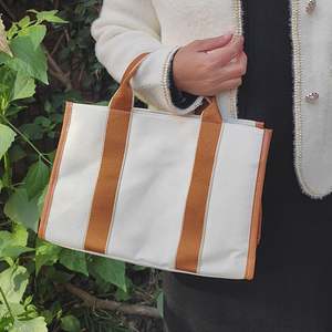 Bolso de Hombro de Lona de Algodón con Asa de Cuerda Cruzada Grande, Cierre de Cremallera y Bolsillos Interiores, Estilo Mensajero, Personalizado y a la Moda - Product Image 4