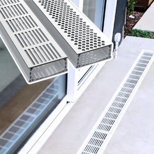 OEM Couverture de grille de tranchée en U pour l'extérieur de la cuisine de piscine Couverture en <span class=keywords><strong>aluminium</strong></span> de drain linéaire de plancher Drains de tranchée carrés Drains de matériaux métalliques - Product Image 1