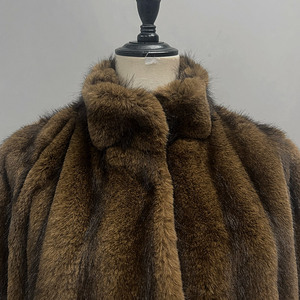 Jancoco Nuova Giacca alla Moda con Collo Alto <span class=keywords><strong>in</strong></span> <span class=keywords><strong>Pelliccia</strong></span> <span class=keywords><strong>Sintetica</strong></span>, <span class=keywords><strong>Cappotto</strong></span> <span class=keywords><strong>Lungo</strong></span> Personalizzato <span class=keywords><strong>in</strong></span> Finta <span class=keywords><strong>Pelliccia</strong></span> di Visone per Donne - Product Image 4