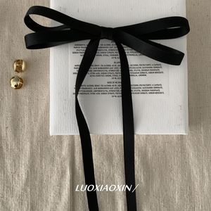 High-end black <b>bow</b> hair <b>clip</b>, Korean style, simple and versatile hair accessory, elegant and minimalist. - Product Image 3