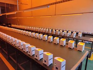 DMX512 4*18w App <b>Wifi</b> Battery Wireless LED UV/White Beam Stage up Lights Wireless Wedding Party DJ Par Lights with Case for KTV - Product Image 6