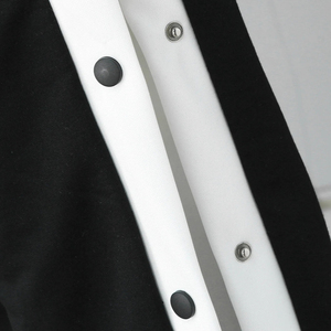 <span class=keywords><strong>Pantaloni</strong></span> stile Street <span class=keywords><strong>pantaloni</strong></span> da basket a gamba dritta da uomo a righe con <span class=keywords><strong>bottoni</strong></span> <span class=keywords><strong>laterali</strong></span> Casual <span class=keywords><strong>pantaloni</strong></span> da allenamento larghi da uomo - Product Image 5