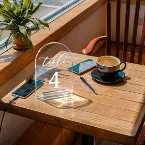 Altın Gümüş Lüks Yüksek Kaliteli Dayanıklı <span class=keywords><strong>5X7</strong></span> İnç Şeffaf Akrilik Kavisli Masa Numarası Standı 13x18 cm Düğün Partisi İçin - Product Image 1