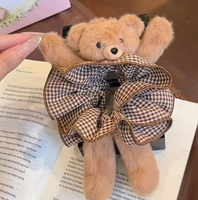 Bandeau pour cheveux en forme d'ours pour filles avec un design en peluche mignon. Un accessoire pour cheveux en queue de cheval longue. Un accessoire capillaire polyvalent