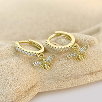 Superbes Boucles d'Oreilles Huggies Foxi en Gros Bijouterie Plaqué Or 18 carats Pendantes Abeille Créoles pour Femme