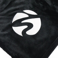 Großhandel gestrickte Plüsch Nerz Flanell Fleece Anpassung Decke mit Stickerei Logo